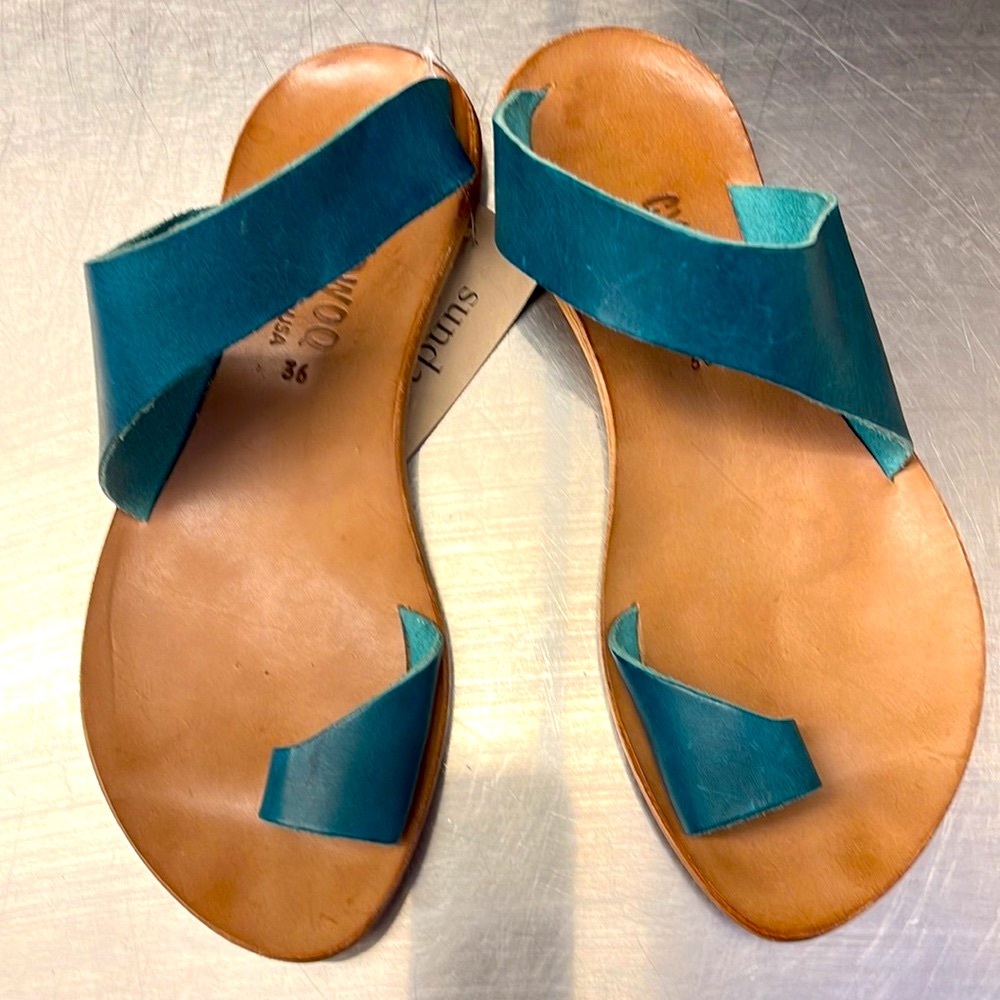 Cydwoq teal leather sandals made in USA. New with tags from Sundance.